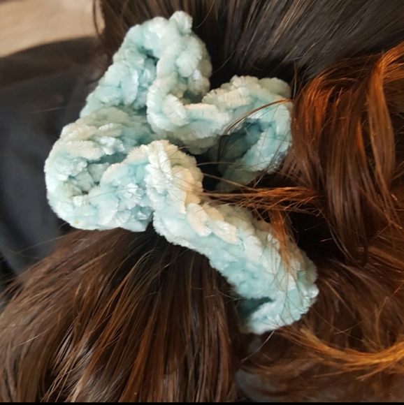 ⭐HP⭐ Crochet Scrunchies - Picture 4 of 7